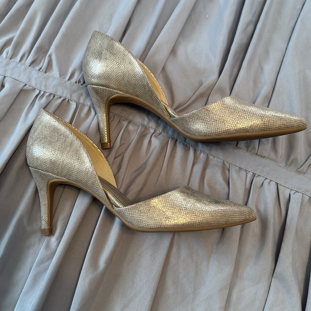 Bandolino Women's Gold Snake Print Pumps